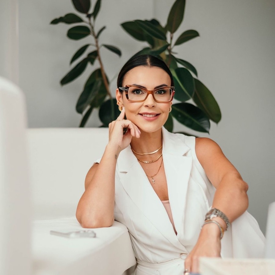 Mariana Ramos, psicóloga clínica com abordagem em Terapia Cognitivo-Comportamental (TCC)
